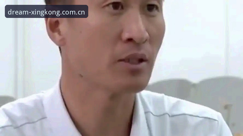 官网探索版登录入口 世界杯裁判马宁的沉默法则:从星空官网看他的手机里删掉了什么